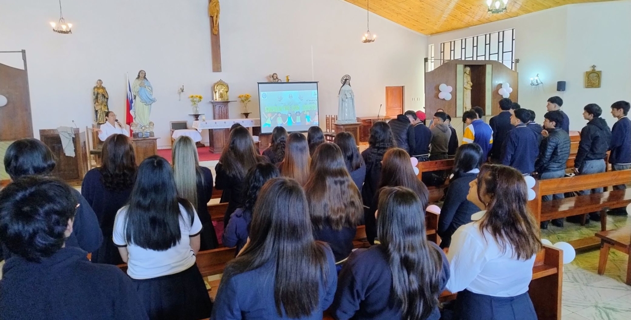 Estudiantes de 4° Medio participan en el Encuentro con Cristo